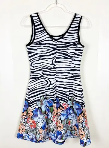 Neiman Marcus Scuba Fit Flare Dress Black White Floral Size Medium NWT