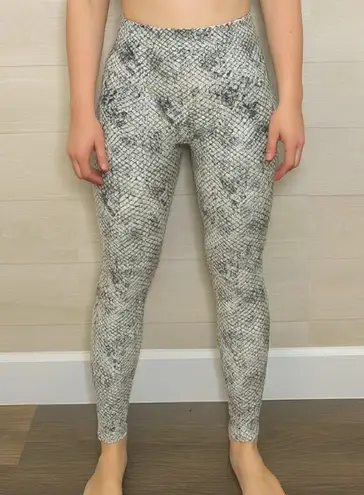 Balance Collection Women's Black White Monochrome Patterned High Rise Leggings