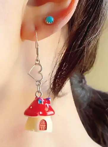 Handmade Kawaii y2k retro fairy cottage style miniature mushroom house & heart dangle earrings🍄💕