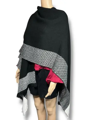 Time and Tru Womens Poncho Sweater Open Front Fringe Hem Black White One Size Size undefined