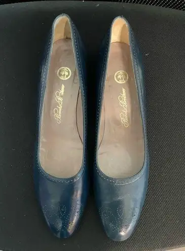 Brooks Brothers  Navy Pointelle Design Round Toe Leather Pumps size 9.5