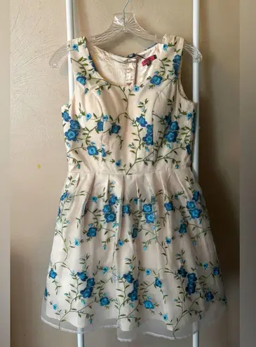 Chi Chi London Dress US Size 6- white w/ blue floral button back