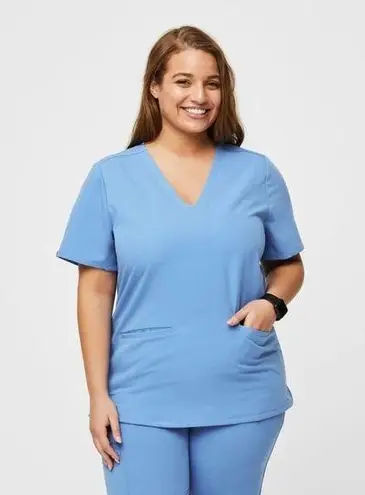 FIGS  Casma Three-Pocket Scrub Top in Ceil Blue Size XXS