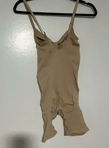 SKIMS NWOT Seamless Sculpt Mid‑Thigh Bodysuit – Desert Size XL, Adjustable Straps