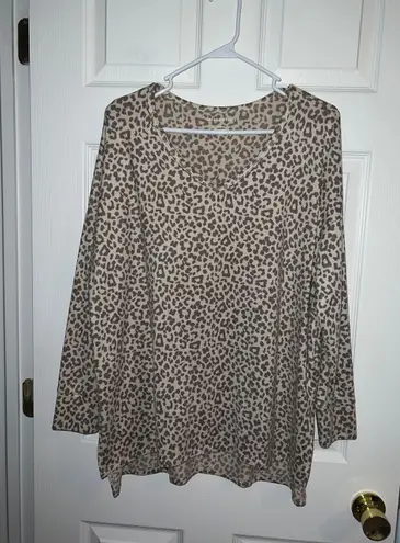 American Eagle Womens Cheetah Print Long Sleeve Shirt 