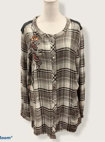 Christopher & Banks  Button Up Embroidered Plaid Blouse Size Medium NWT