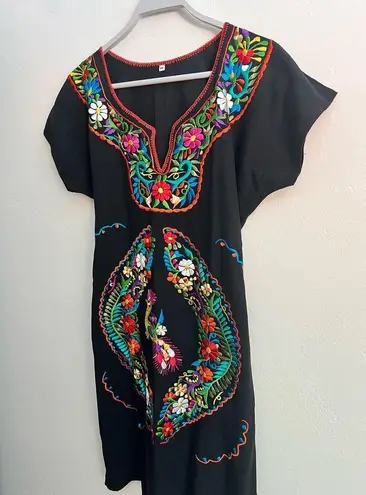 Handmade Authentic Mexican
Embroidered Oaxacan Floral
Midi Dress Size: Medium