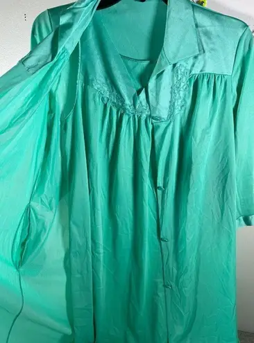 Vanity Fair Vintage  Size 32 Green Nylon Two Piece Nightgown Robe Set Button