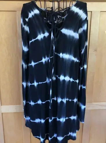 onetheland  black tie dye criss cross tie back Top size medium