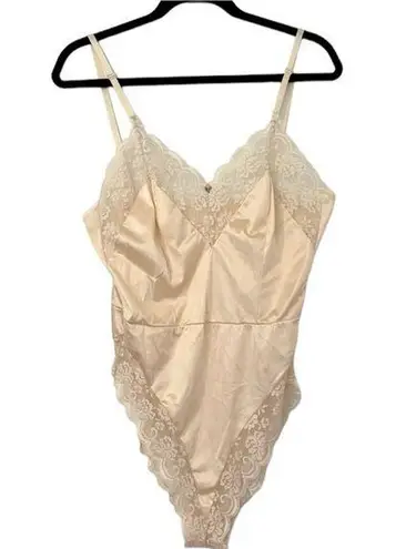 Maidenform Vintage Chantilly Lace Trim Bodysuit