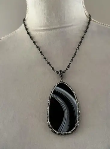 VINTAGE BLACK & WHITE SLICED AGATE PENDANT NECKLACE RESORT WEAR SUMMER