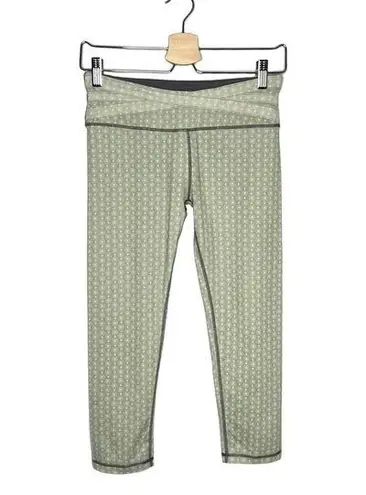 Luxy Activewear Sage Green Medallion Print Criss Cross Waist Capri Leggings Size 6