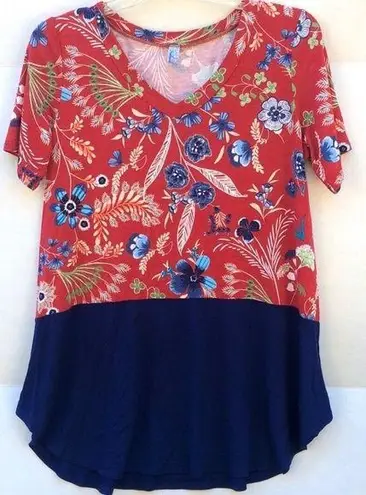 Freeloader Womens size small relaxed fit Floral Short Sleeve Red blue casual tee