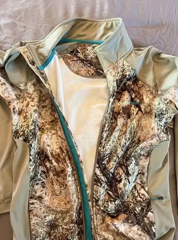 Cabela's Outfit Her Camo zip up • Woman’s Small Teal Accents