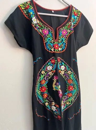 Handmade Authentic Mexican
Embroidered Oaxacan Floral
Midi Dress Size: Medium