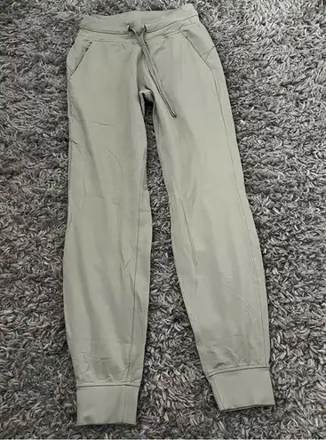 Lululemon  Ready to Rulu Jogger 29" Green Fern size 2