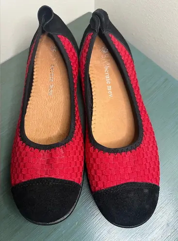 Bernie Mev Red Woven Flats with Black Suede Toe Cap Size 40 comfort