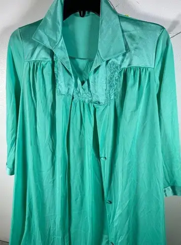 Vanity Fair Vintage  Size 32 Green Nylon Two Piece Nightgown Robe Set Button