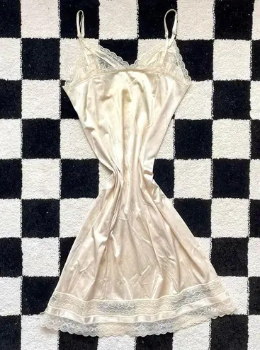 Vanity Fair Vintage  Cream Slip