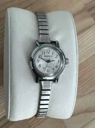 Benrus Ladies Watch Rare Vintage Mechanical Winding 17 Jewels Stretch Bracelet
