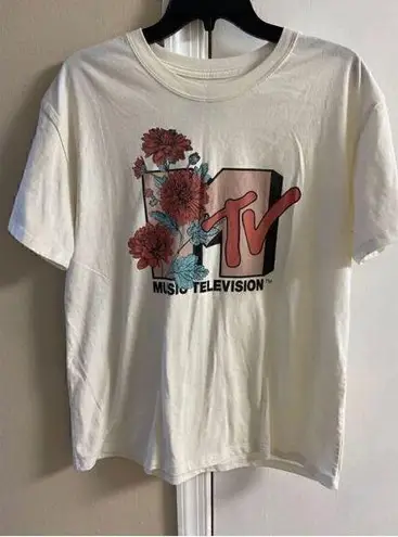 EXCELLENT MTV beige in excellent condition, t shirt large