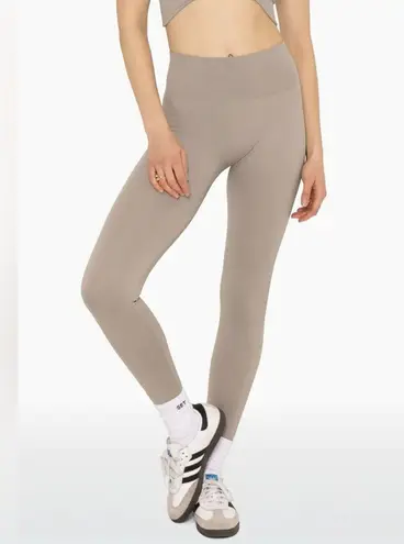 Set Active Sculptflex Leggings, Breeze. NWT. Size M.