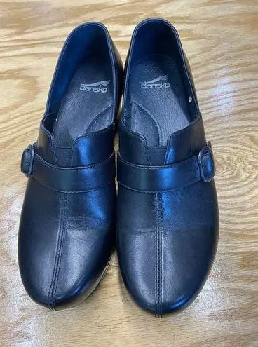 Dansko Clogs Women's 10.5 Black Leather Slip On Buckle Strap Comfort Shoes S29