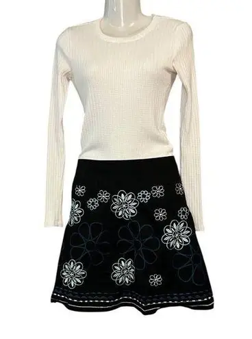 Heart soul Floral Embroidered A Line Zip Back Skirt 28” Waist Size 1