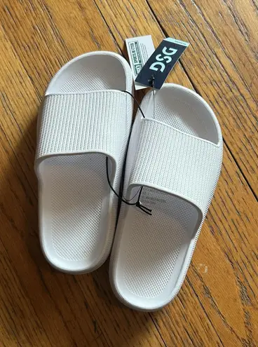 DSG Shoes Sandals Slides Womens Size 6 White Foam Pool Shower Slip On Comfort