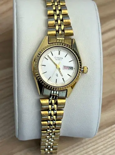 Citizen  Ladies Watch Vintage Gold Tone Bracelet White Dial Day Date Window