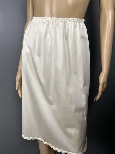 Vanity Fair Vintage Half Slip Cream Size Small L Antron III Dupont Nylon USA