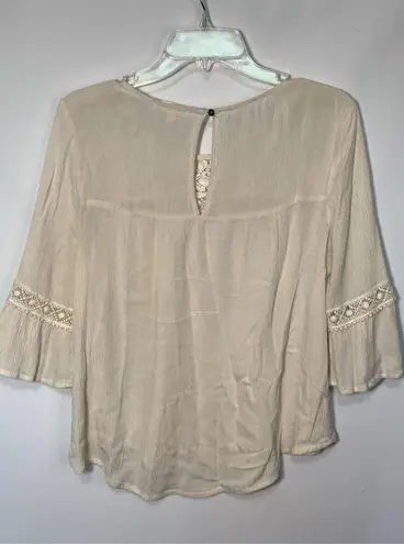 love on a hanger  Women's Bell Sleeve Boho Rayon Lace Blouse Cream Medium