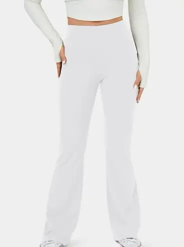 Halara 064HO- High Waisted Back Pocket Flare Yoga Leggings. Size XSmall (P)