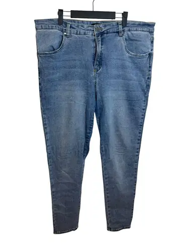 Universal Standard Medium Wash Straight Leg Jeans