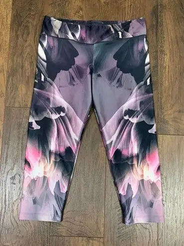 NUX Floral Gray/Purple/Pink Crop Capris Legging Size M