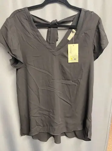 Everleigh Blouse Top Women Small Black Short Sleeve V