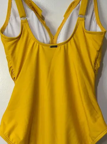 DKNY  Ruffle Plunge Underwire Tummy Control One Piece Yellow Swimsuit Size 10 NWT