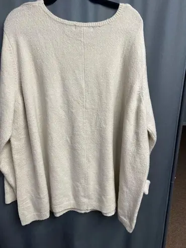 Ellos women’s sweater pullover with button detail, $25, 2x (b42)