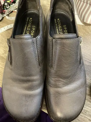 Donald Pliner DONALD J PLINER SPORT Women's Uzip gray silver leather lug sole loafer, 7.5M