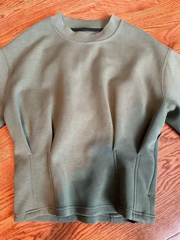 Lululemon  crewneck