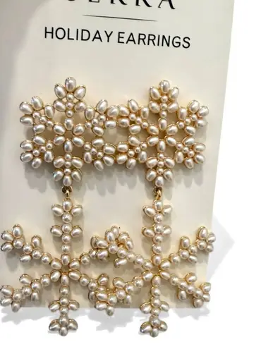 Serra Brane New Boutique Pearl Snowflake Snow Drop Dangle Earrings