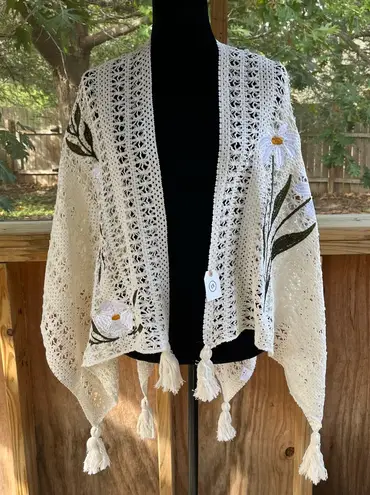 Earthbound Trading Company Women's White Crochet Embroidered Shawl OS. NEW Size undefined
