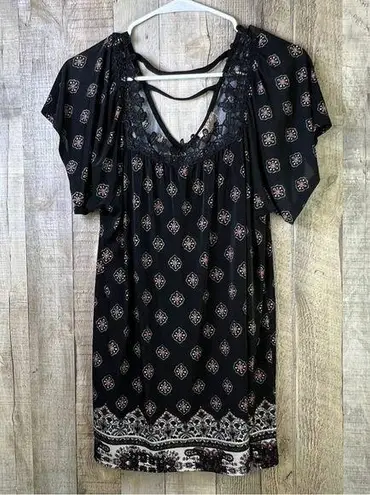 Lavish XL Medallion Swing Top with Square Lace Cutout Neckline with V-Ba…