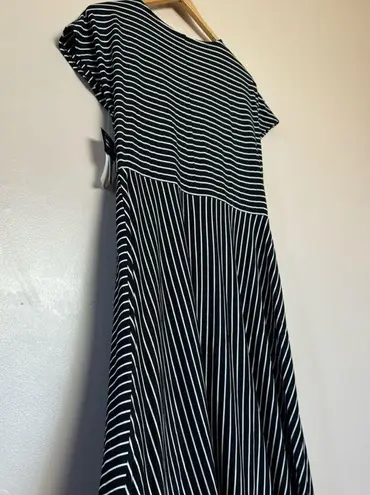 Studio One SALE! Black/White NY A-Line Wrap Top Dress Size M NWT