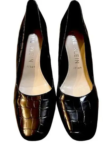 Anne Klein  Alexandra Pump