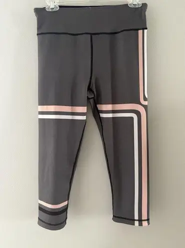 Sweaty Betty Reversible Leggings Size Medium Gray w/ Stripes & Black Double Duty