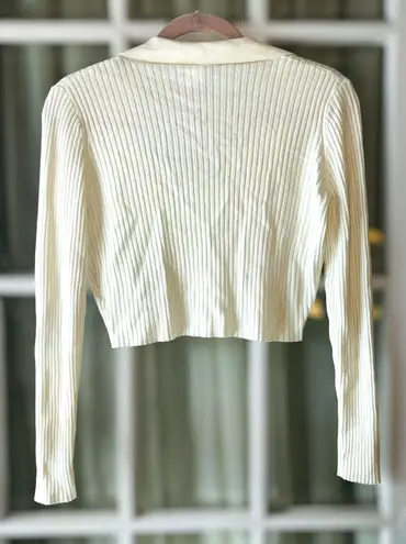 Divided by H&M Womens Medium Collared Ribbed Knit Long Sleeved Crop Top•Slim Fit