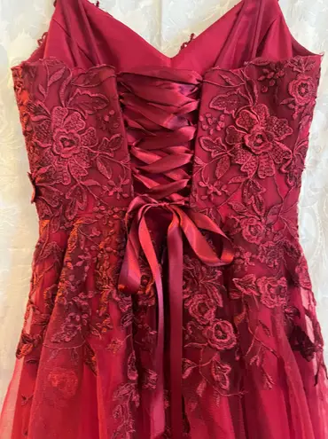 JJ's House Burgundy Homecoming Dress Fit And Flare Satin And Tulle With Appliqué Flowers GORGEOUS! Size 0