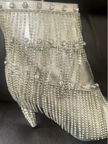AZALEA WANG JAMILA DRIPPING DIAMONDS SILVER FRINGE BOOTIE SIZE 7.5 NWT