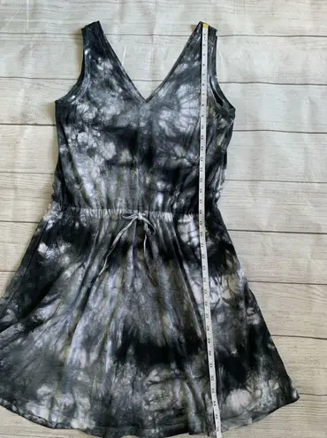 Sweaty Betty Take It Easy Drop Waist Dress in Gray/White Tie-Dye Print, Size XS